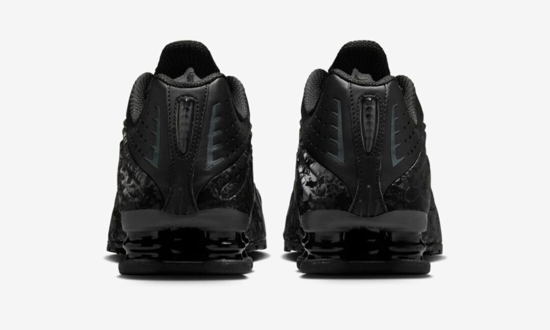 2025年 3/17 発売】NIKE W SHOX R4 “Black Floral/Dark Smoke Grey