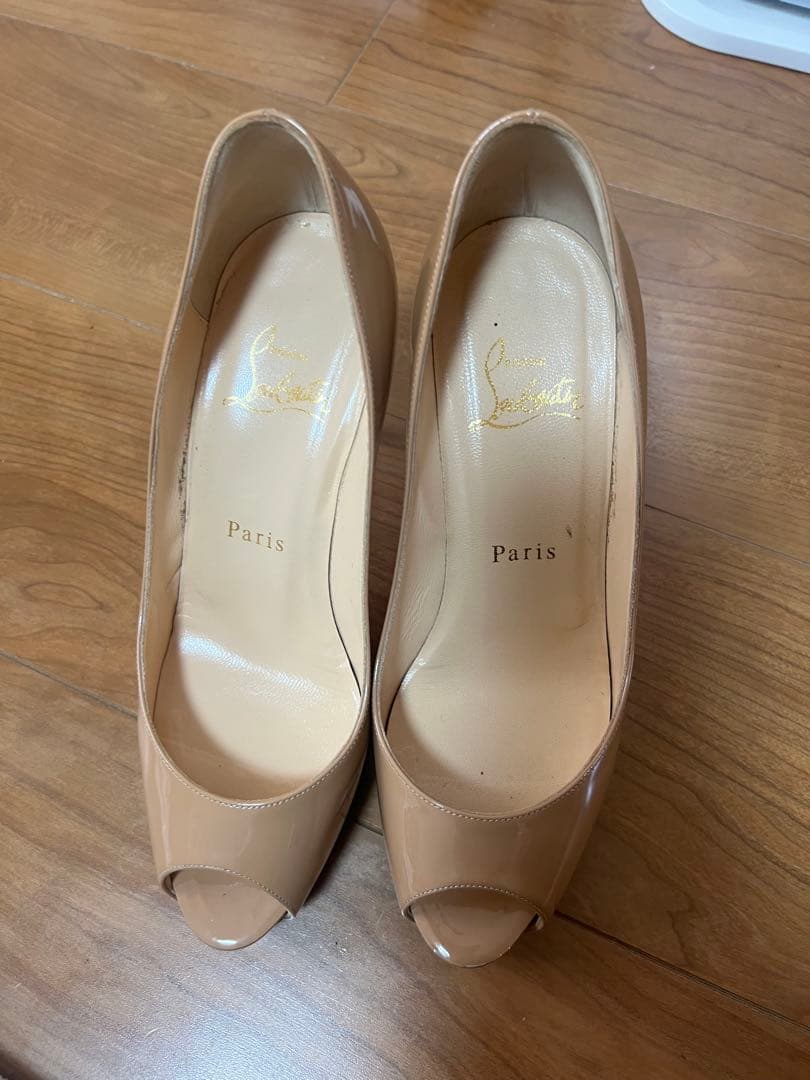 Christian Louboutin ベージュ オープントゥ ハイヒール値下げ Christian Louboutin Size 38.5 Taupe Shoes – Virtue Consignment